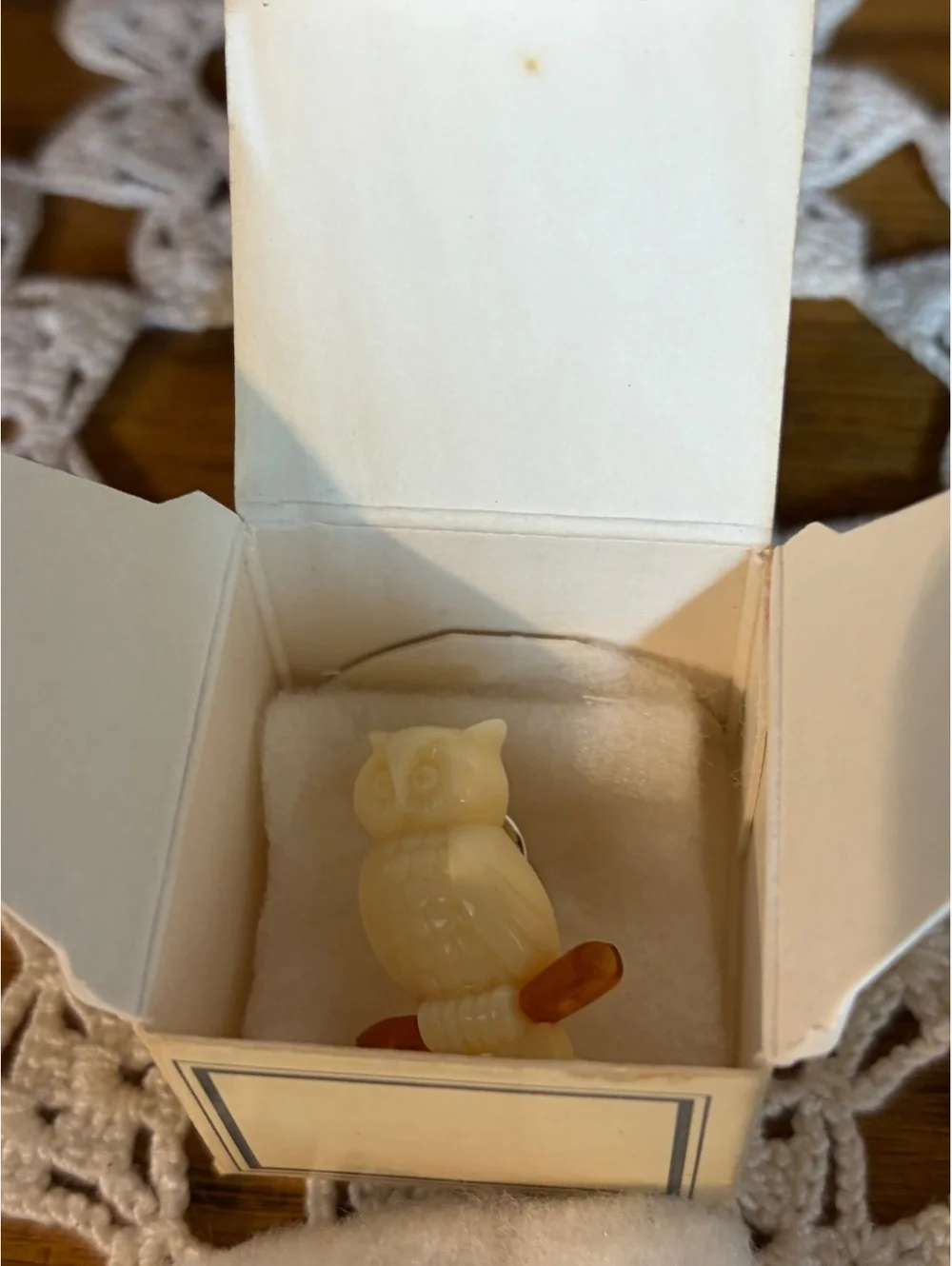 VTG 1984 Avon Lucky Friends Owl Pin Brooch Milky White Lucite Amber Branch NIB